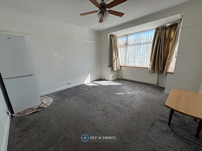 5 Bedroom Semi-Detached House To Rent In Garrick Road, Greenford, UB6