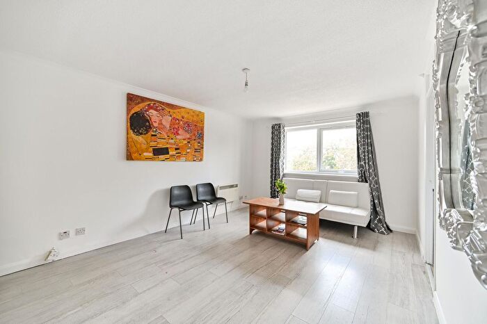 2 Bedroom Flat To Rent In Old Park Mews, Hounslow, Hounslow, TW5
