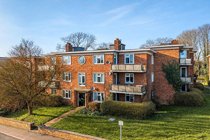 2 Bedroom Apartment For Sale In Hatfield Road, St. Albans, Hertfordshire, AL1