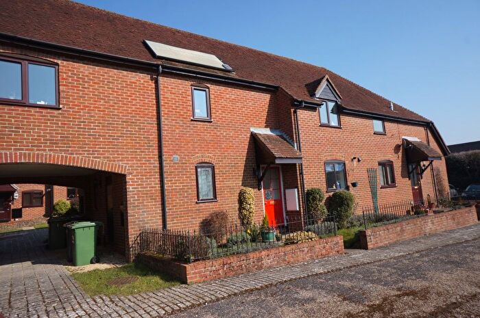 1 Bedroom Flat To Rent In The Cloisters, Alton, Hants, GU34