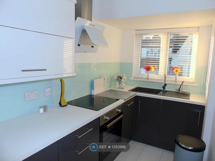 1 Bedroom Flat To Rent In Madison Court, London, SE13