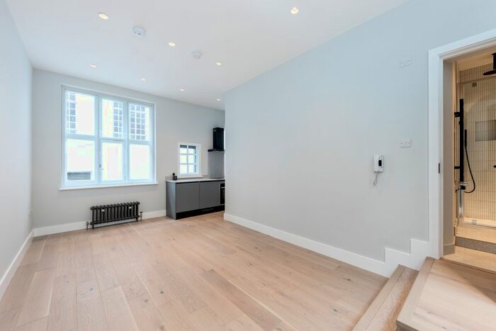 Studio To Rent In Duck Lane, London, W1F