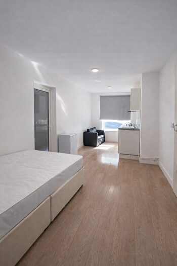 Studio To Rent In Gillet Road, CR7