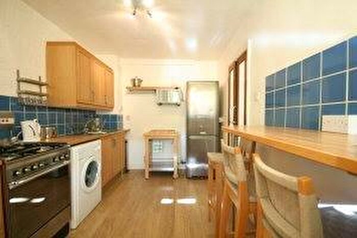1 Bedroom Flat To Rent In Henley Prior, Kings Cross, N1