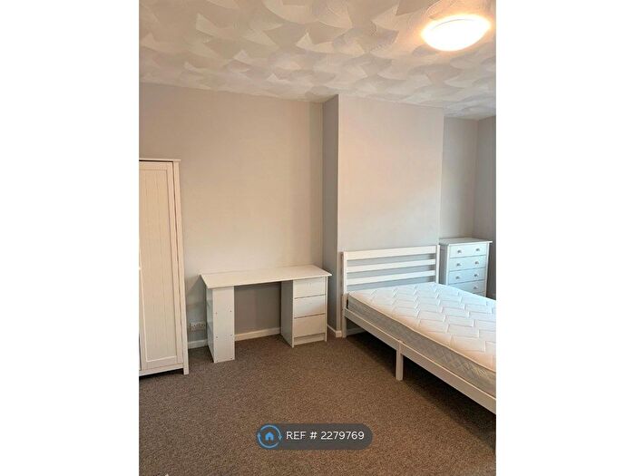 5 Bedroom Semi-Detached House To Rent In Pansy Road, Southampton, SO16