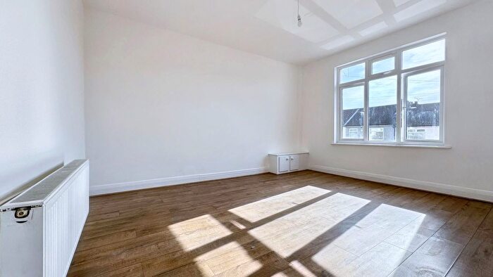 2 Bedroom Flat To Rent In Hillside Road, St. George, Bristol, BS5