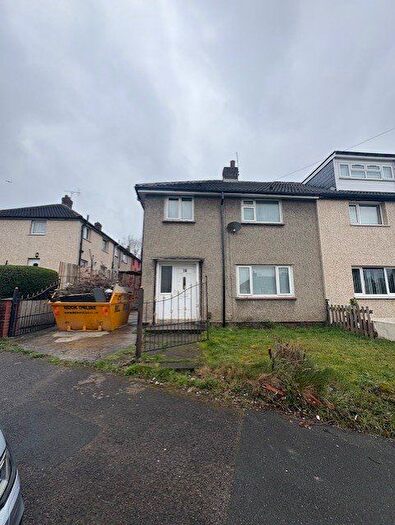 3 Bedroom Semi Detached House To Rent In Parkway, Bradford, BD5