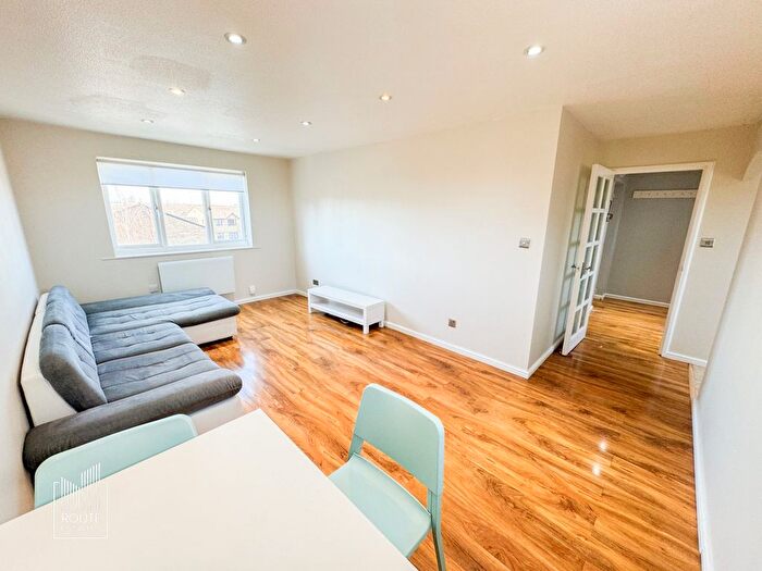 1 Bedroom Flat To Rent In Chaffinch Close, Edmonton, N9