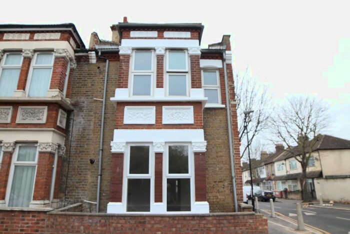 2 Bedroom Flat To Rent In Portway, London, E15