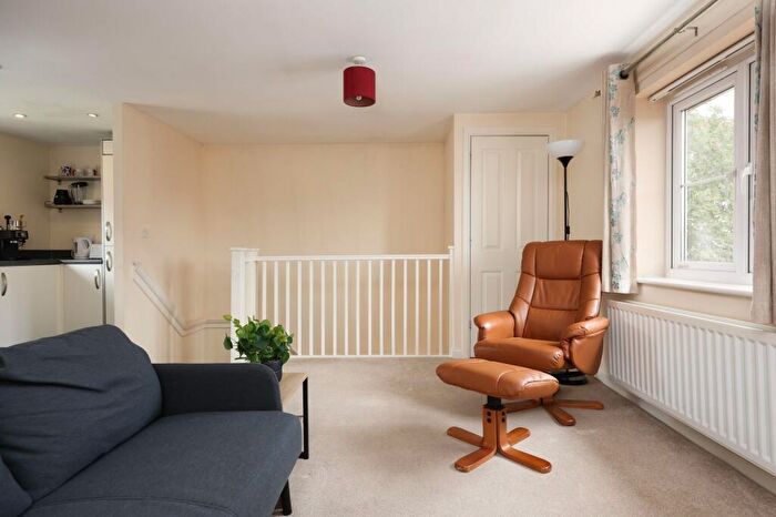 2 Bedroom Coach House For Sale In Inkerman Close, Bristol, BS7
