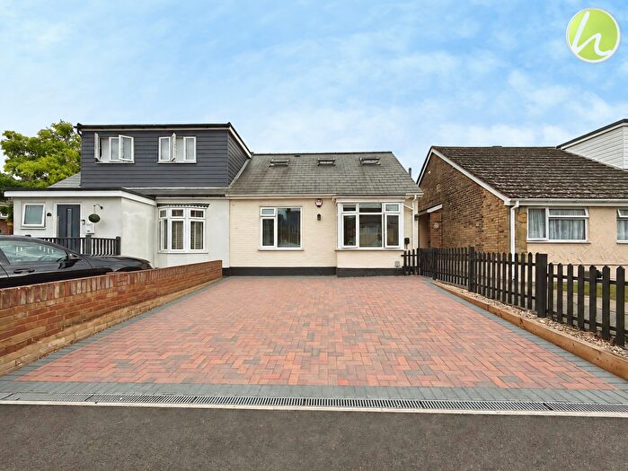 3 Bedroom Semi-Detached Bungalow For Sale In Osborne Road, Basildon, SS16
