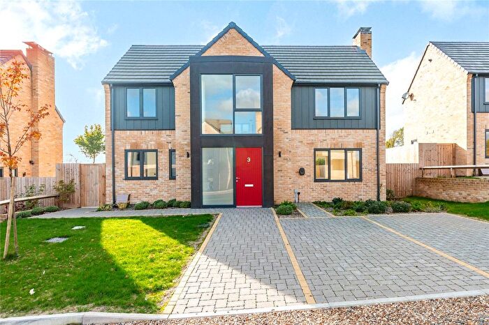 4 Bedroom Detached House For Sale In Woodlands Grove, Stapleford Abbotts, Romford, Essex, RM4