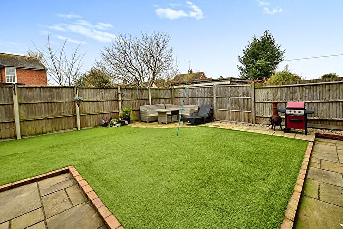 4 Bedroom Link Detached House For Sale In Lower Road, Woodchurch, Ashford, Kent, TN26