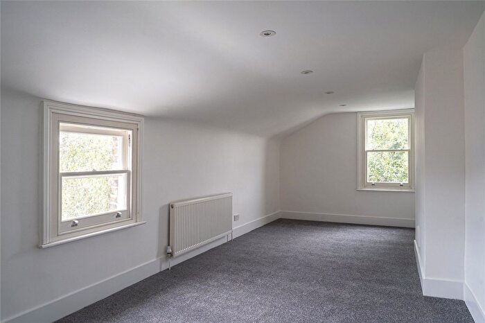 2 Bedroom Flat To Rent In Brading Road, London, SW2