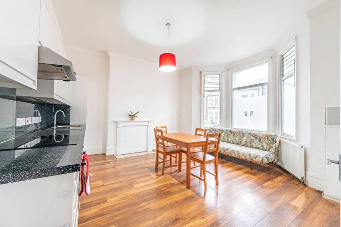 3 Bedroom Flat To Rent In Inman Road, Willesden, London, NW10
