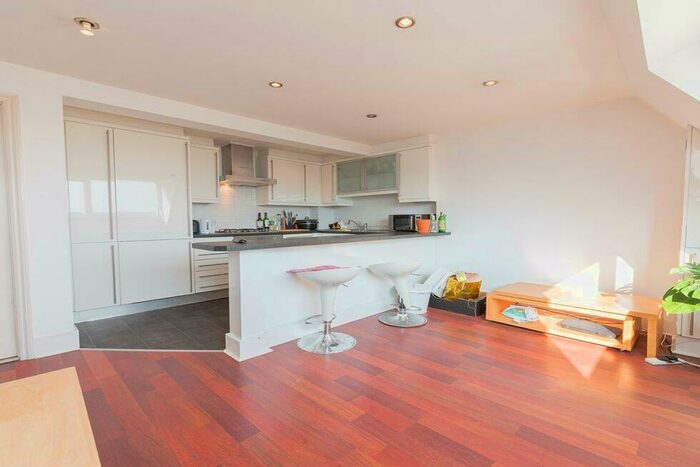 3 Bedroom Flat To Rent In Marlborough Road, Upper Holloway, N19