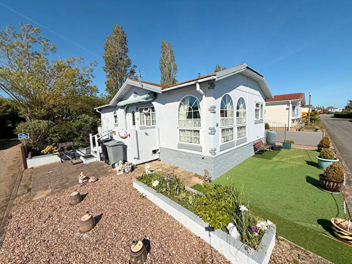 2 Bedroom Mobile/park Home For Sale In Cheveley Park, Grantham, NG31