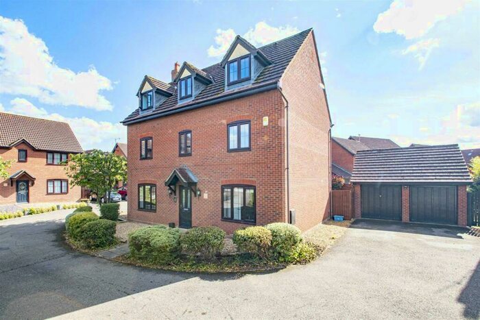 5 Bedroom Detached House To Rent In Upper Wood Close, Shenley Brook End, MK5