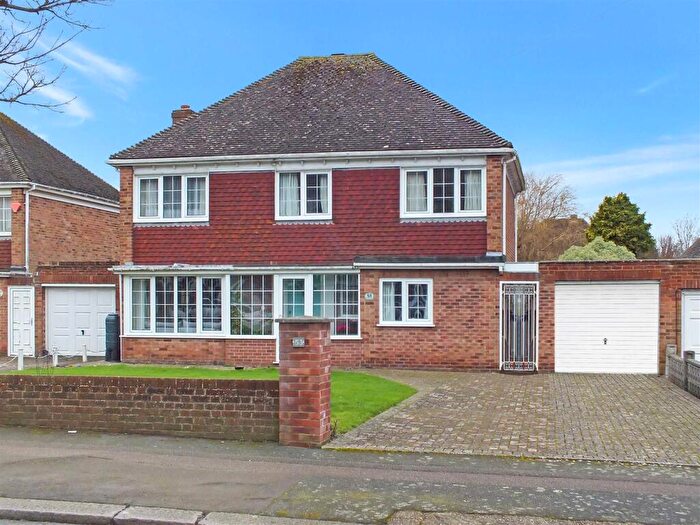 4 Bedroom Detached House For Sale In Grimston Avenue, Folkestone, CT20