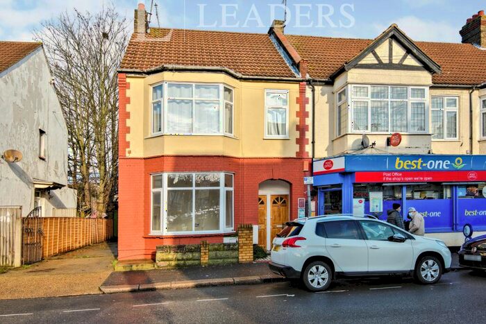 2 Bedroom Flat To Rent In Fairfax Drive, SS0