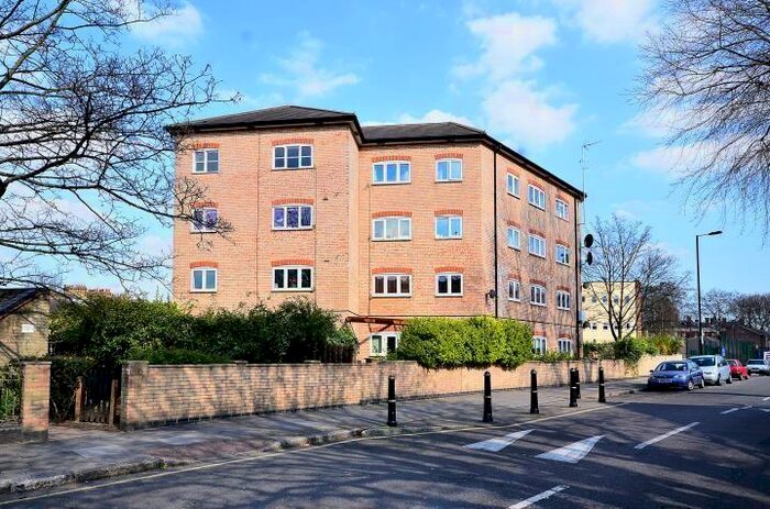 2 Bedroom Flat To Rent In Chisel Court Bonner Road, London, E2