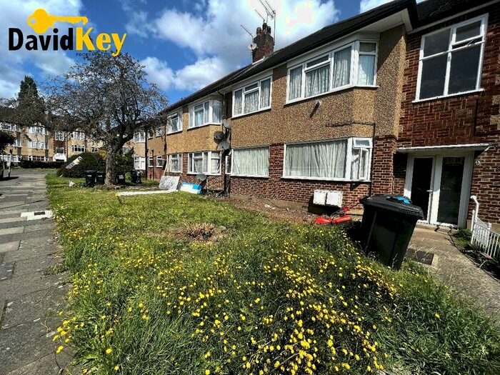 2 Bedroom Flat To Rent In Beresford Gardens, Enfield, EN1