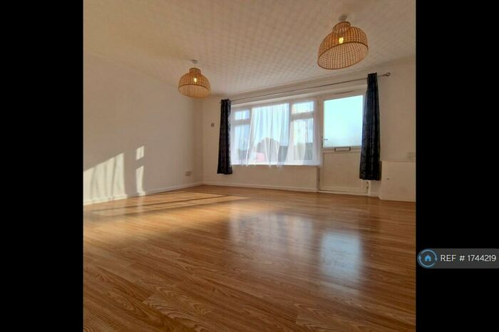 3 Bedroom Flat To Rent In Oak Circle, King's Lynn, PE30