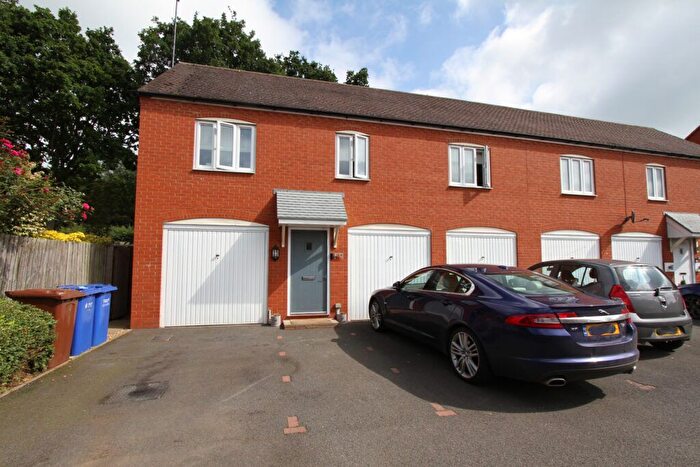 2 Bedroom Flat To Rent In Ayres Drive, Bloxham, Oxon, OX15