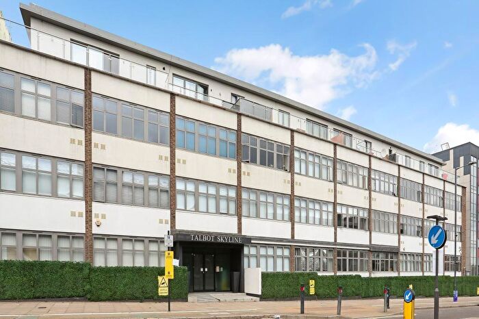 Apartment To Rent In Imperial Drive Harrow, HA2