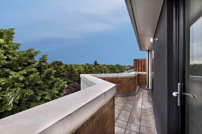 2 Bedroom Flat To Rent In Lower Richmond Road, Richmond, TW9