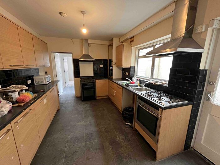 5 Bedroom Semi Detached House To Rent In Southall, UB1