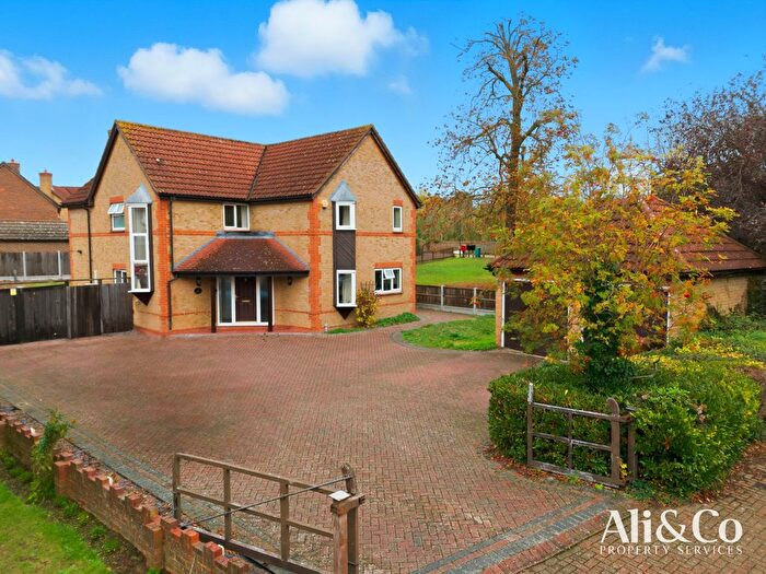 4 Bedroom Detached House For Sale In Moss Bank, Grays, RM17
