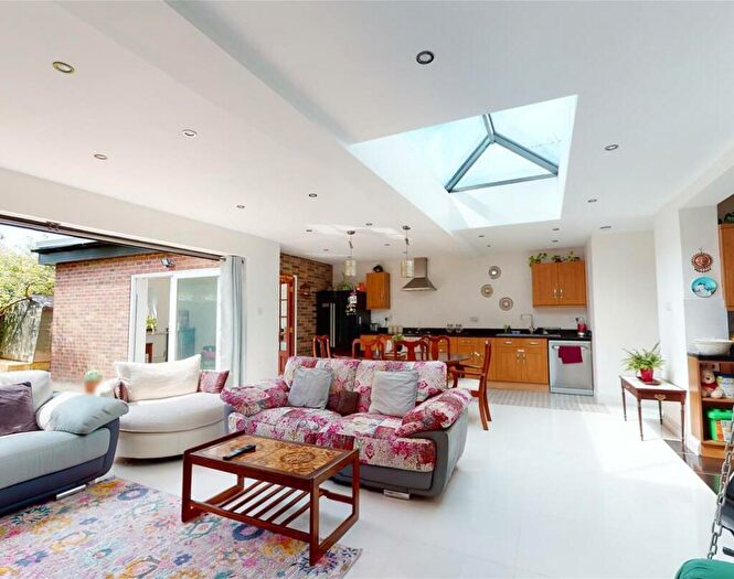 5 Bedroom Semi-Detached House For Sale In Canterbury Road, Kent, CT9 - Photo 2