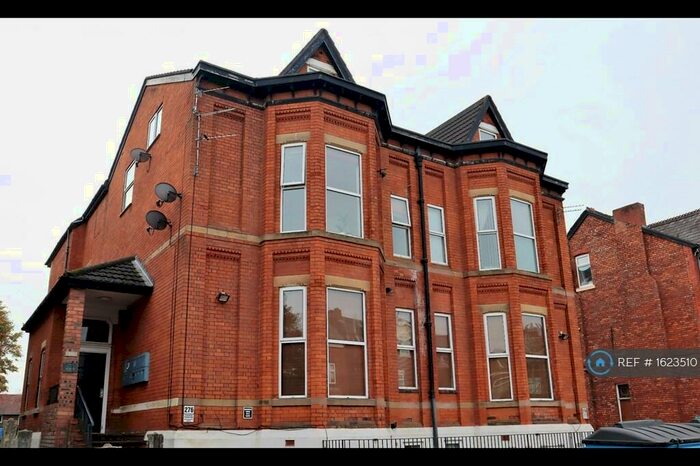 2 Bedroom Flat To Rent In Dickenson Road, Manchester, M13