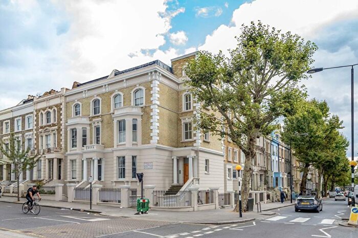 2 Bedroom Flat To Rent In Chesterton Road, London, W10