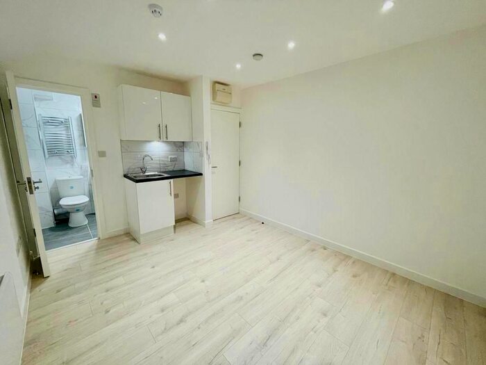Studio To Rent In Pembroke Road, Greenford, UB6