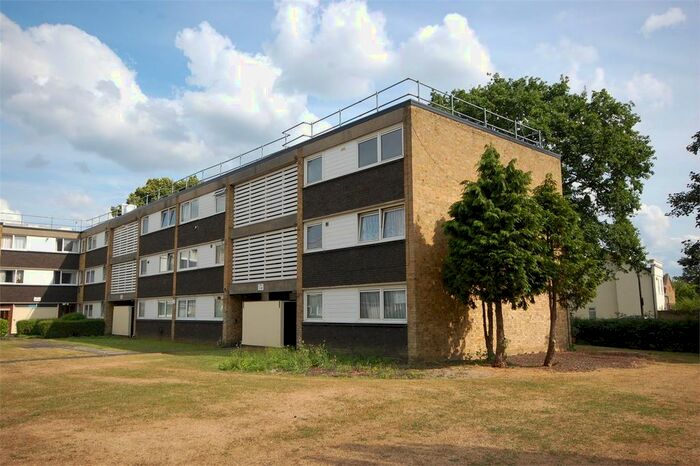 1 Bedroom Flat To Rent In Uxbridge Road, Hampton Hill, Hampton, TW12