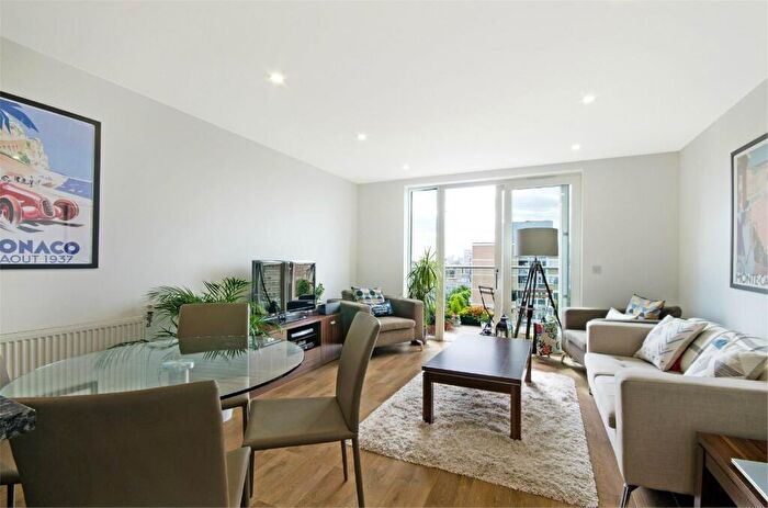 2 Bedroom Apartment To Rent In Cordelia Street, London, E14