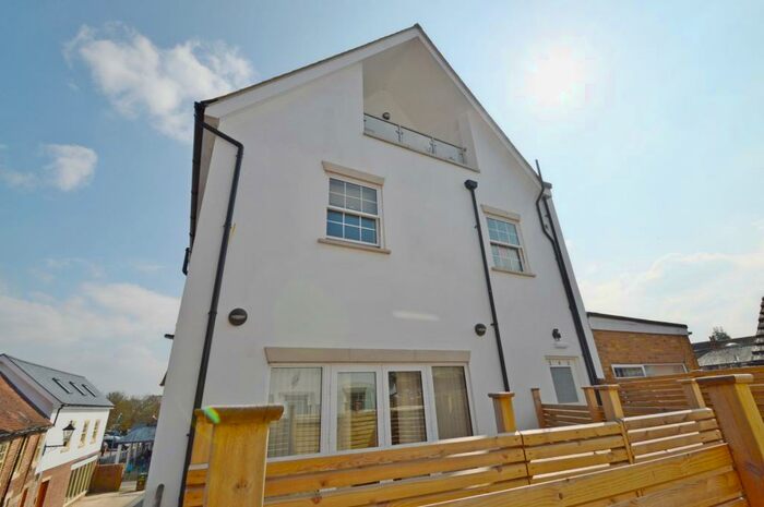 1 Bedroom Flat To Rent In Chapel Street, Petersfield, GU32