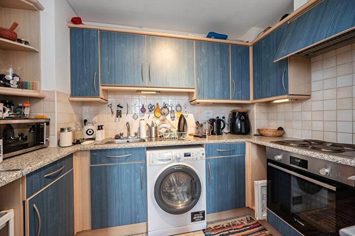 1 Bedroom Flat For Sale In Commercial Road, Aldgate, London, E1