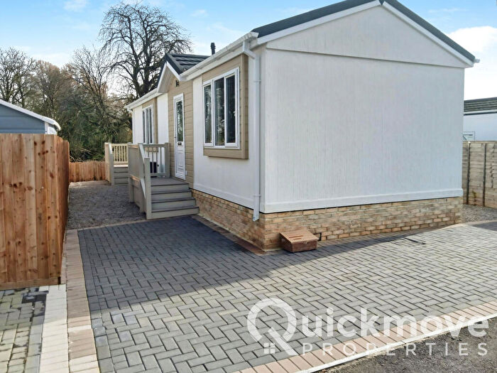 2 Bedroom Park Home For Sale In Swindon, Wiltshire, SN25