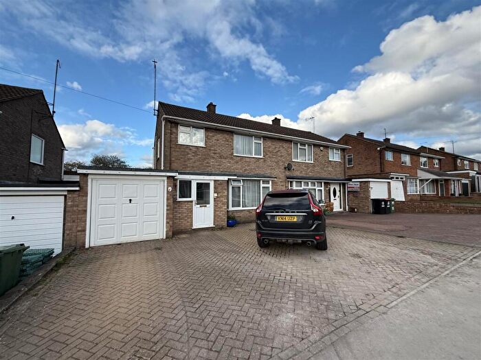 3 Bedroom Semi-Detached House To Rent In Appleby Gardens, Dunstable, LU6