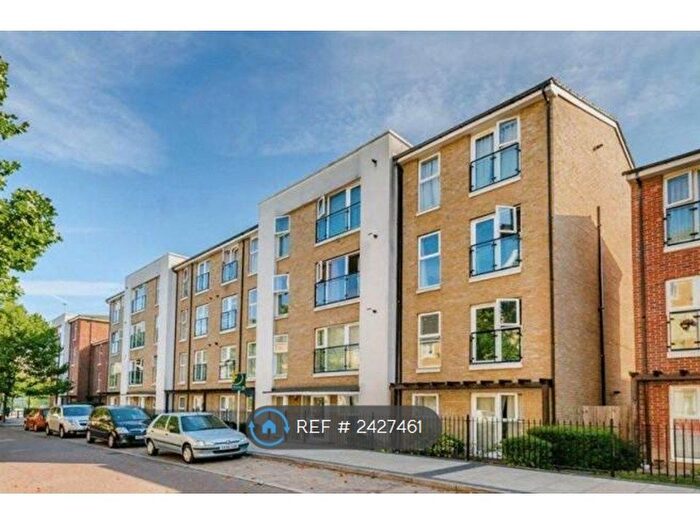2 Bedroom Flat To Rent In Chandler Way, London, SE15