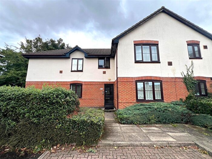 Studio To Rent In David Close, Harlington, UB3