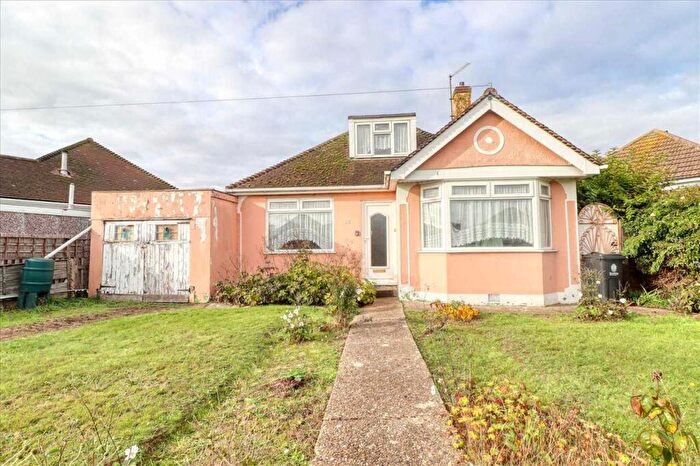 2 Bedroom Bungalow For Sale In Windsor Avenue, Clacton On Sea, CO15
