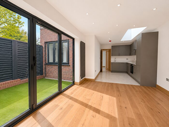 2 Bedroom Flat To Rent In Ashburton Road Croydon, CR0