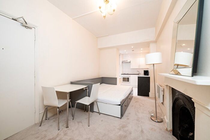 Studio To Rent In De Vere Gardens, London, W8