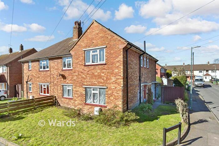 2 Bedroom Maisonette For Sale In Sandgate Road, Welling, Kent, DA16