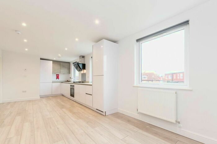2 Bedroom Flat To Rent In Loveday Road, Ealing, London, W13