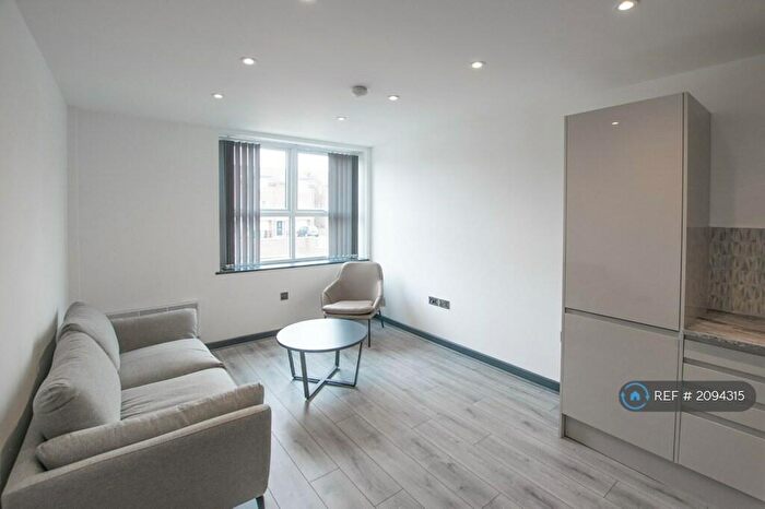 1 Bedroom Flat To Rent In Trinity Apartments, Leeds, LS13